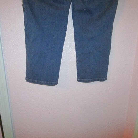 Croft & Barrow EMBROIDERED Denim Size 12 JEANS Crop STRETCH Mid Rise BOHO Flower - Picture 9 of 9